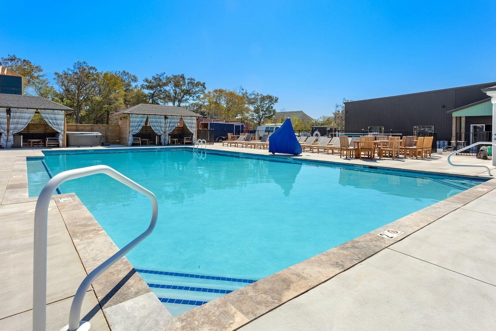 The Beach Club at Whalehead (Community Pool w/ Cabanas)