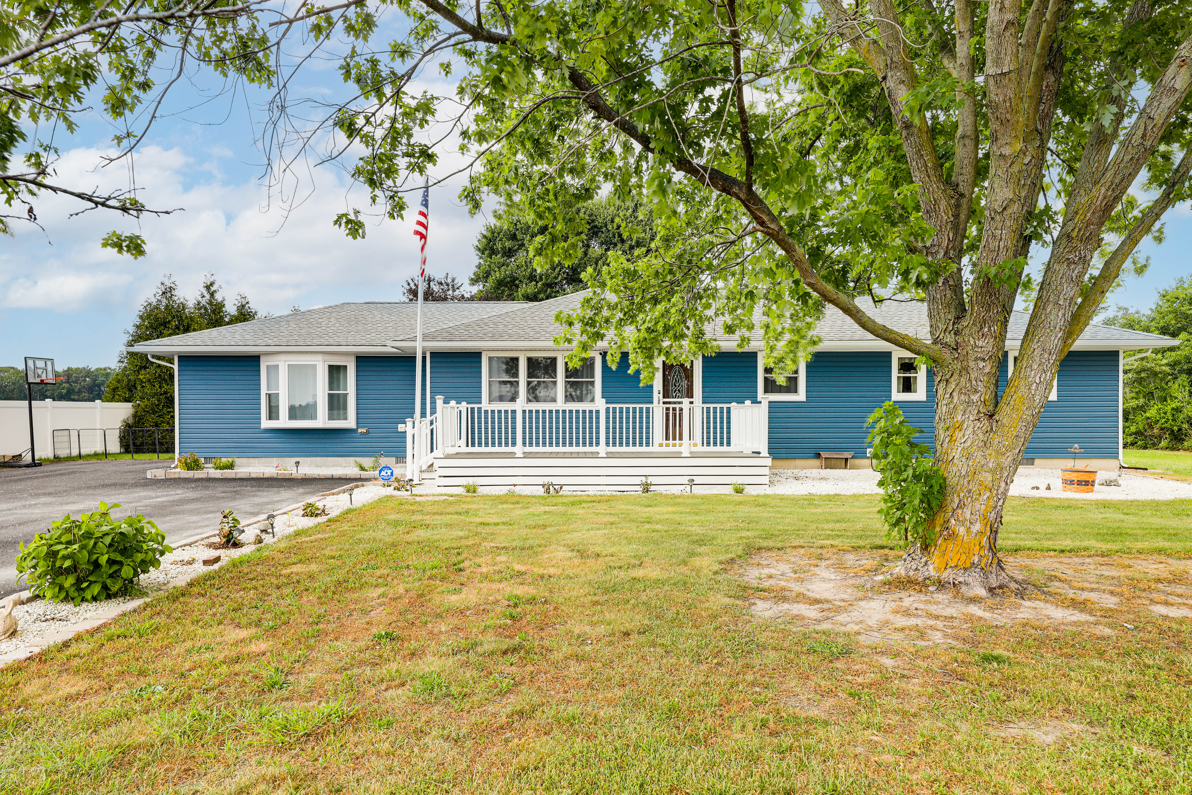 Getaway on 1/2 Acre w/ Deck in Georgetown