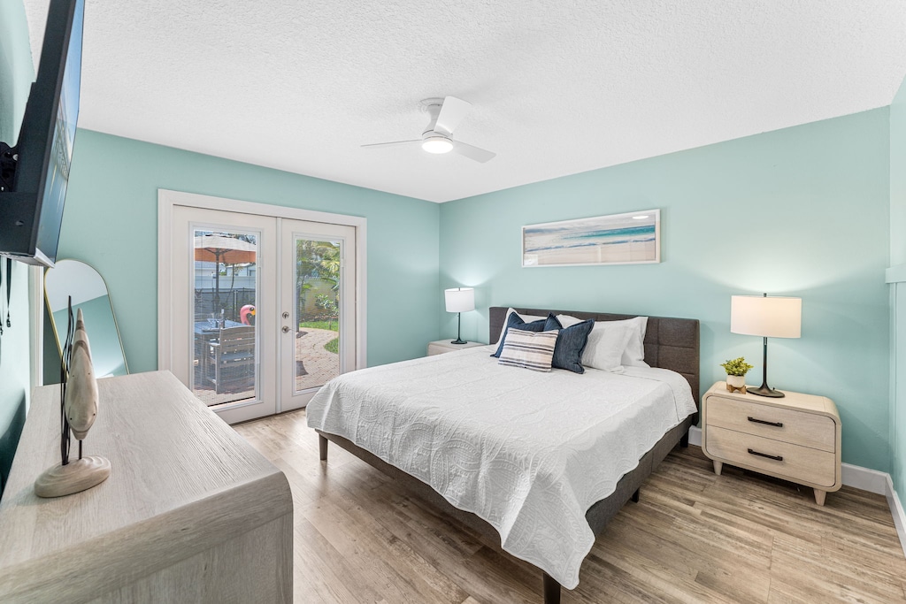 Master bedroom- King bed