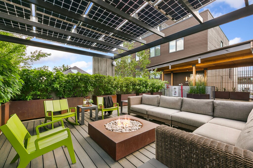 Common Area | Outdoor Seating Area with Lounge Furniture and Fire Pit