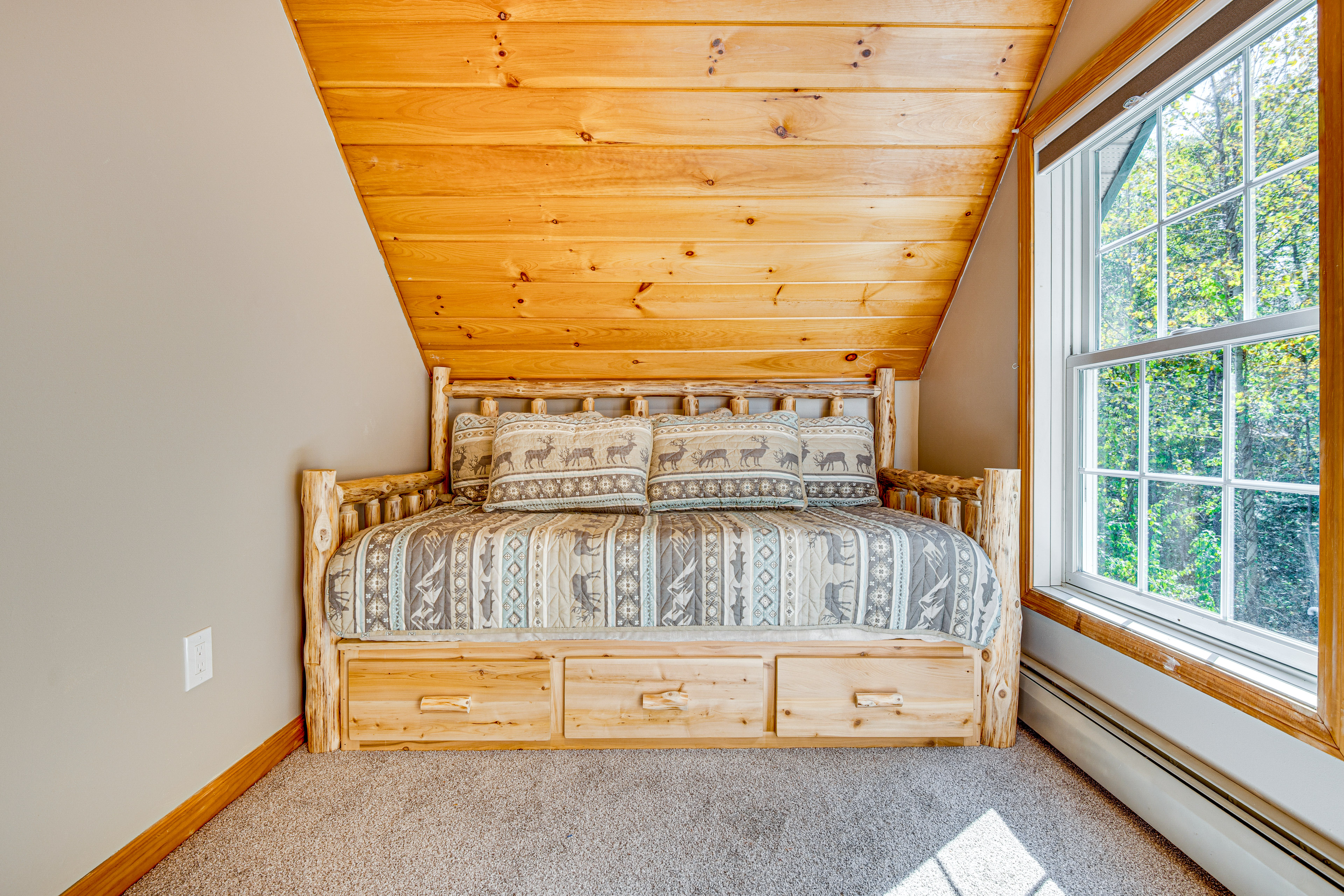 On Baxter Lake: Wooded Retreat Near Trails