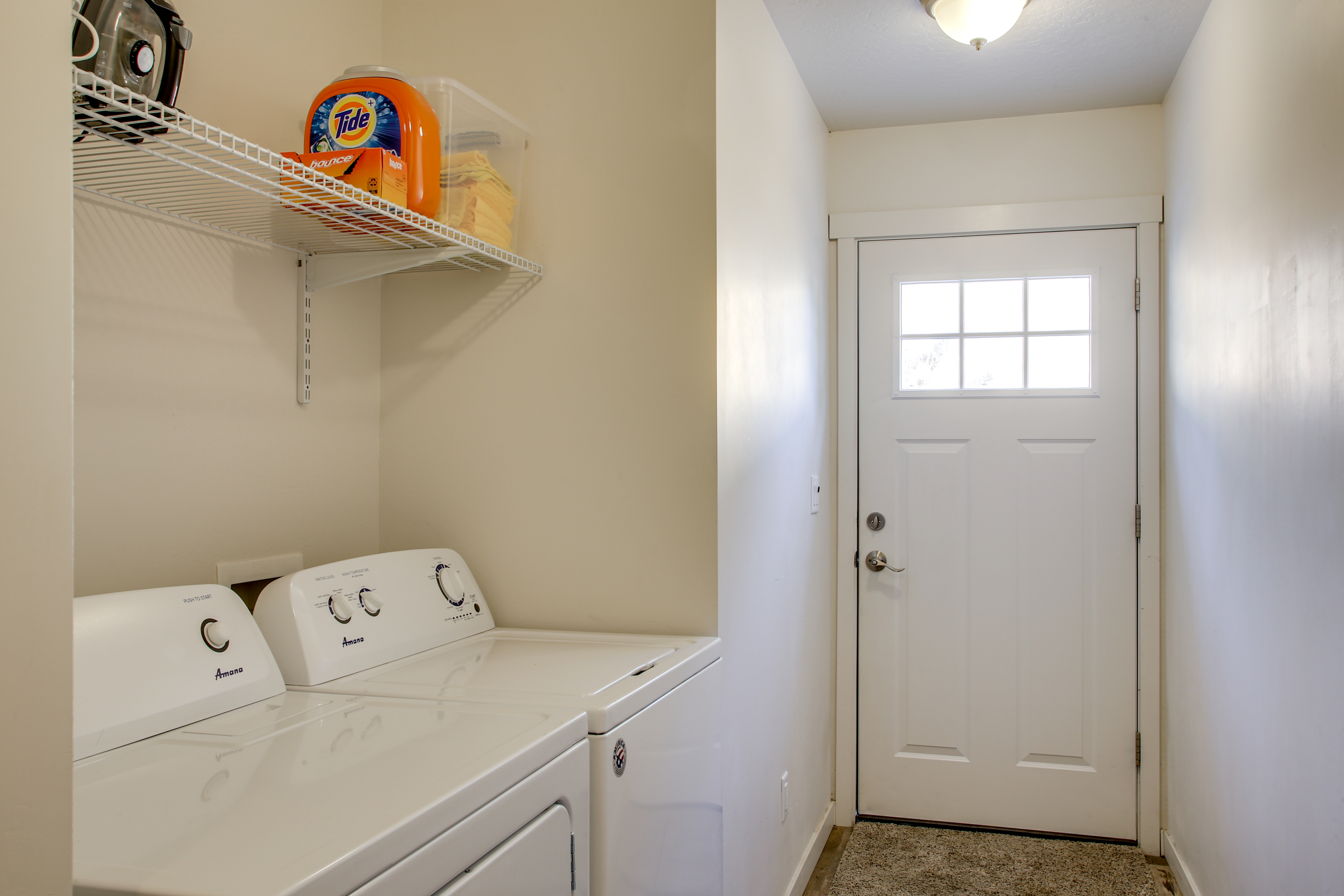 1 Mi to Dtwn CDA: Pet-Friendly Home w/ Patio!