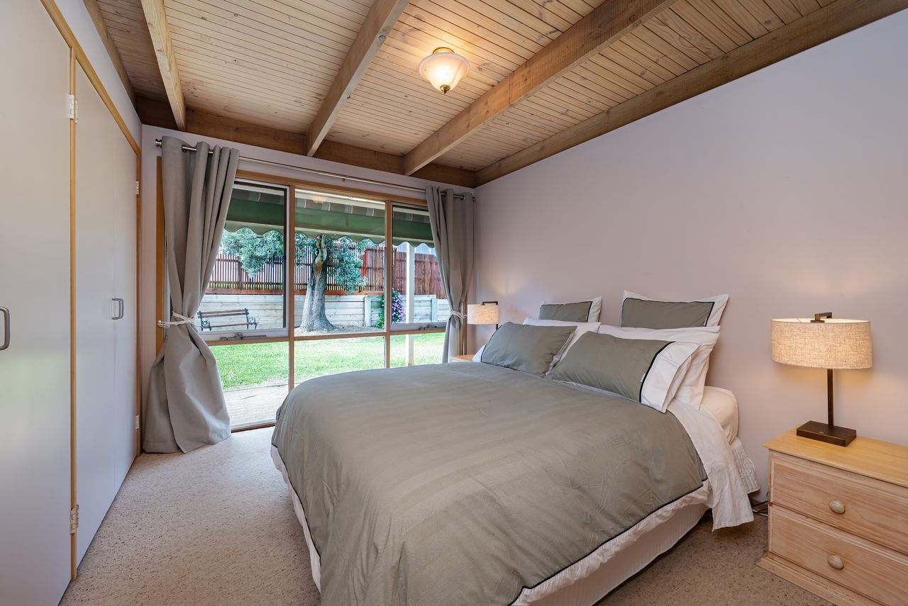 Queens Beach Retreat | Beachside Coastal Escape