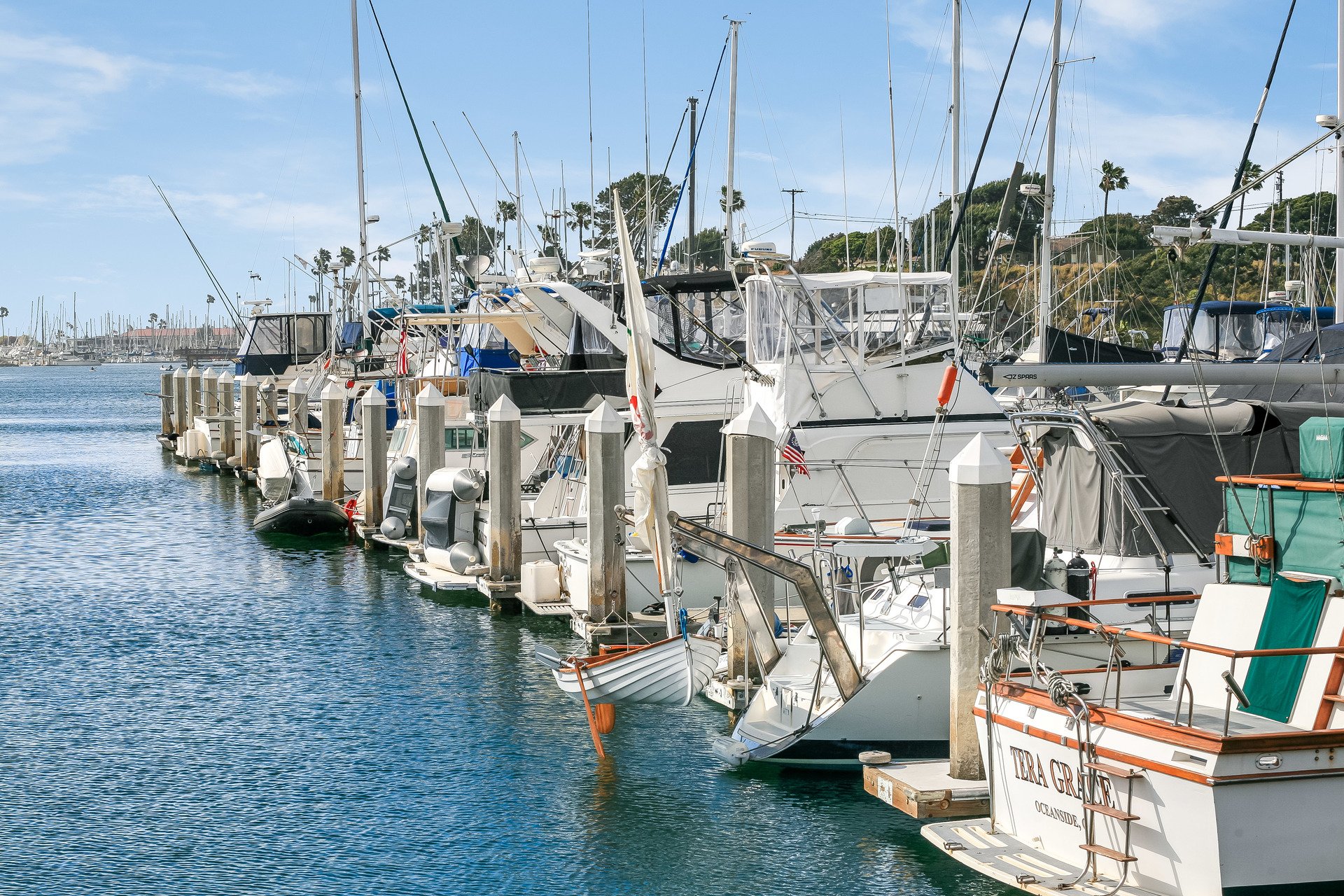 Enjoy watching the harbor happenings while dining at the many delicious restaurant options located in the harbor. Enjoy watching the harbor happenings while dining at the many delicious restaurant options located in the harbor.