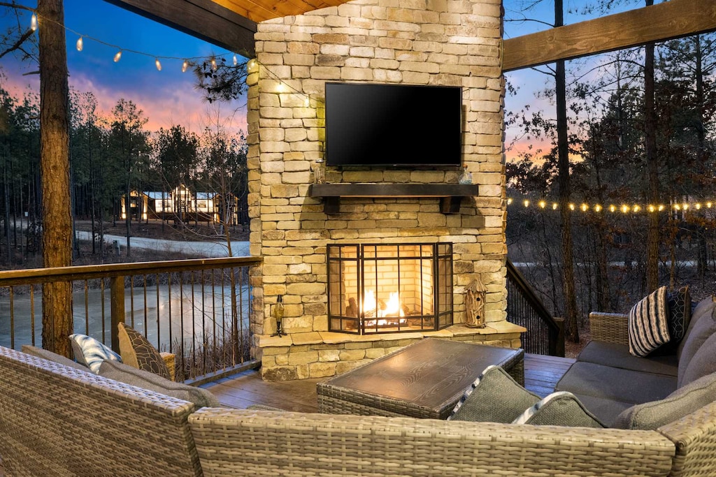 Kick back, relax, and let the outside become your living room. Our outdoor seating is made for lazy mornings, golden hours, and everything in between.