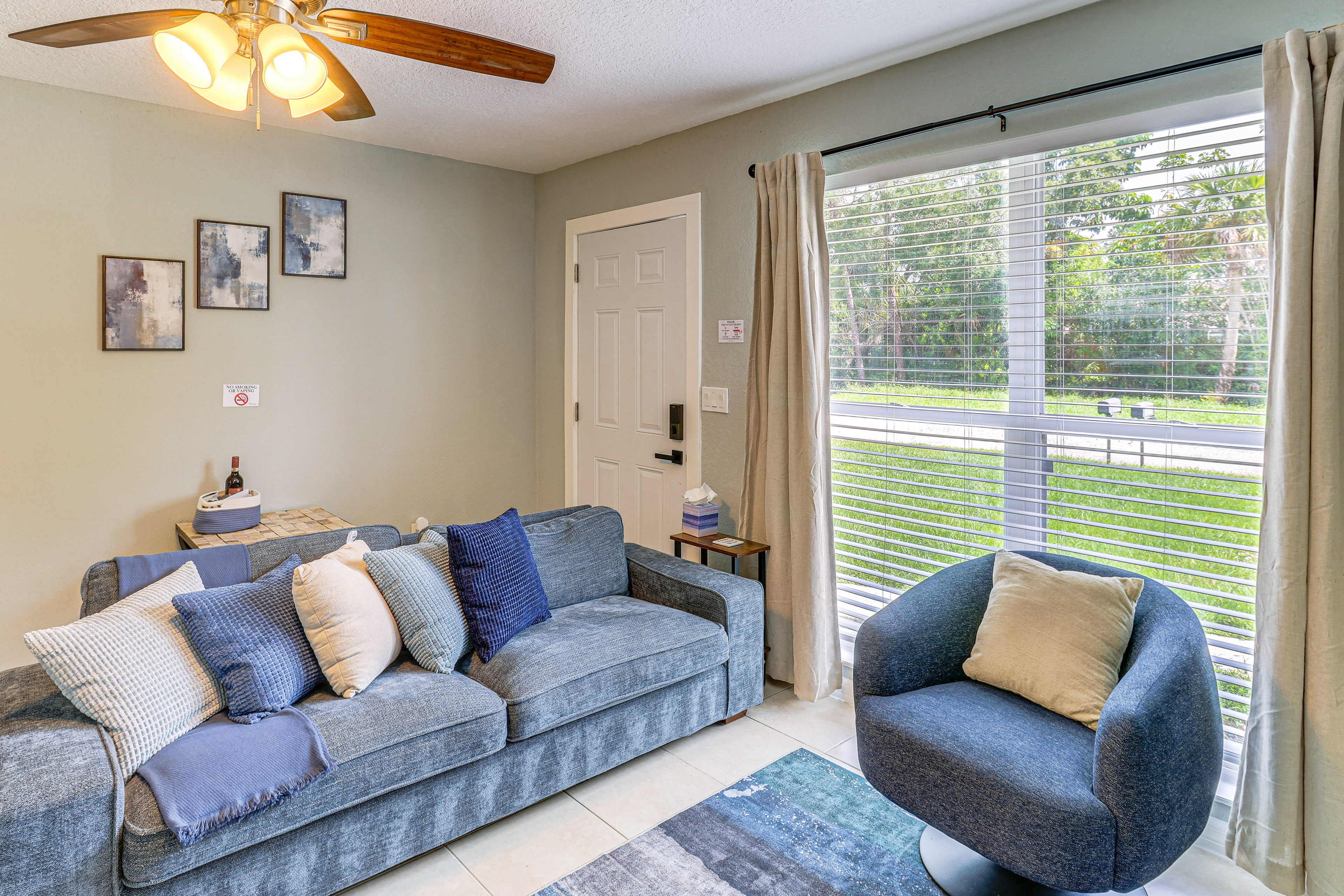 Mins to Beaches & HCA Hospital: Fort Pierce Home