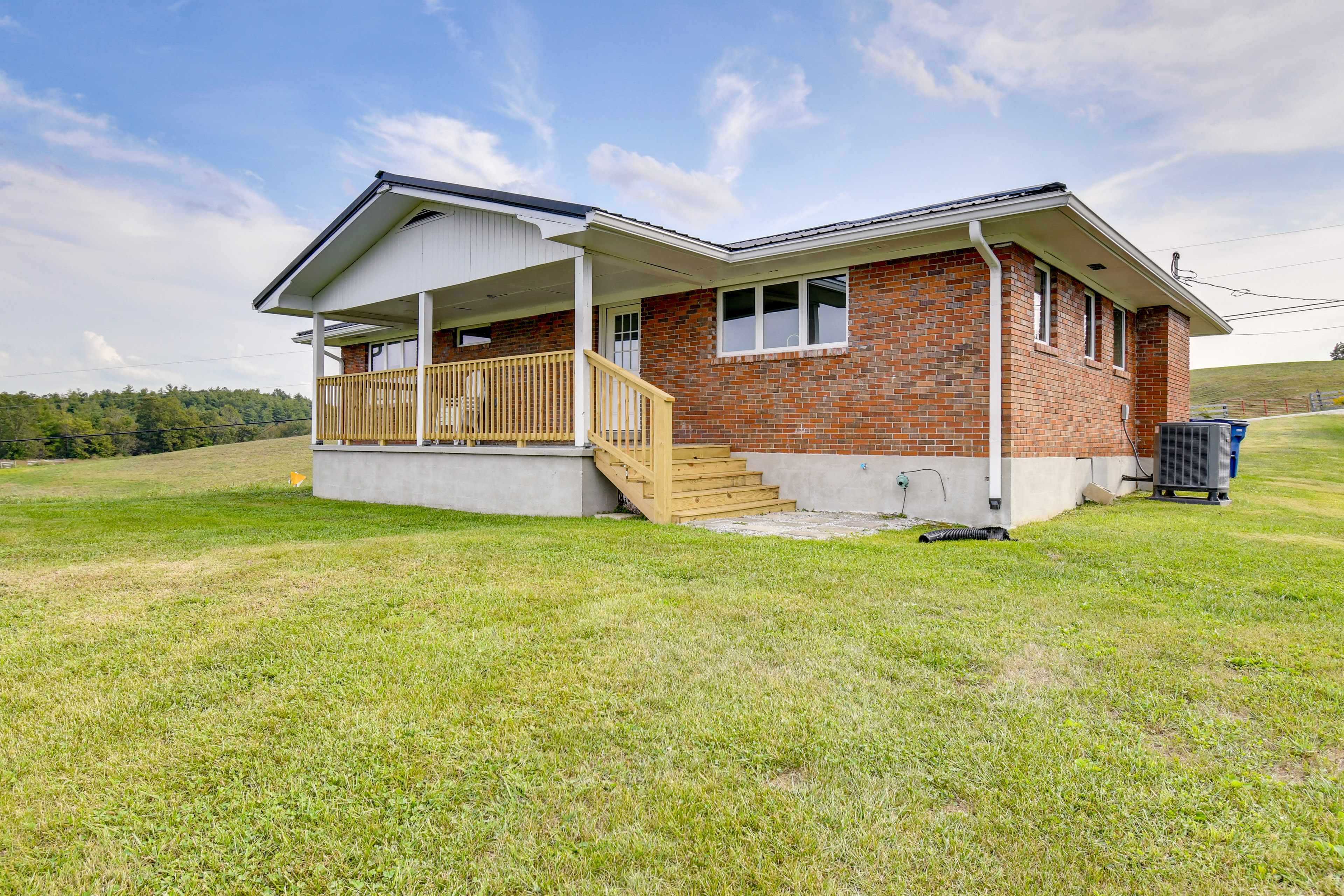 10 Mi to Red River Gorge: Peaceful Rural Getaway!