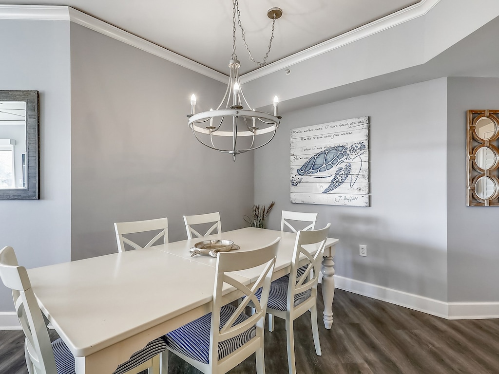 Dining Table with Seating for Six at 6207 Hampton Place