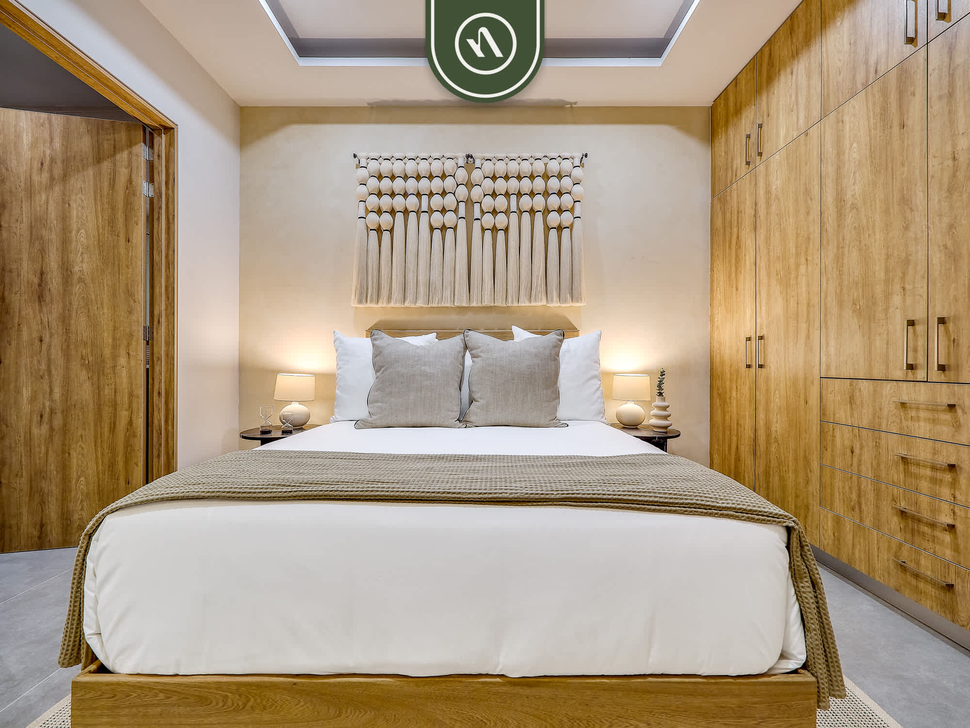 Luxury Oceanfront 3 BR Condo with Balcony