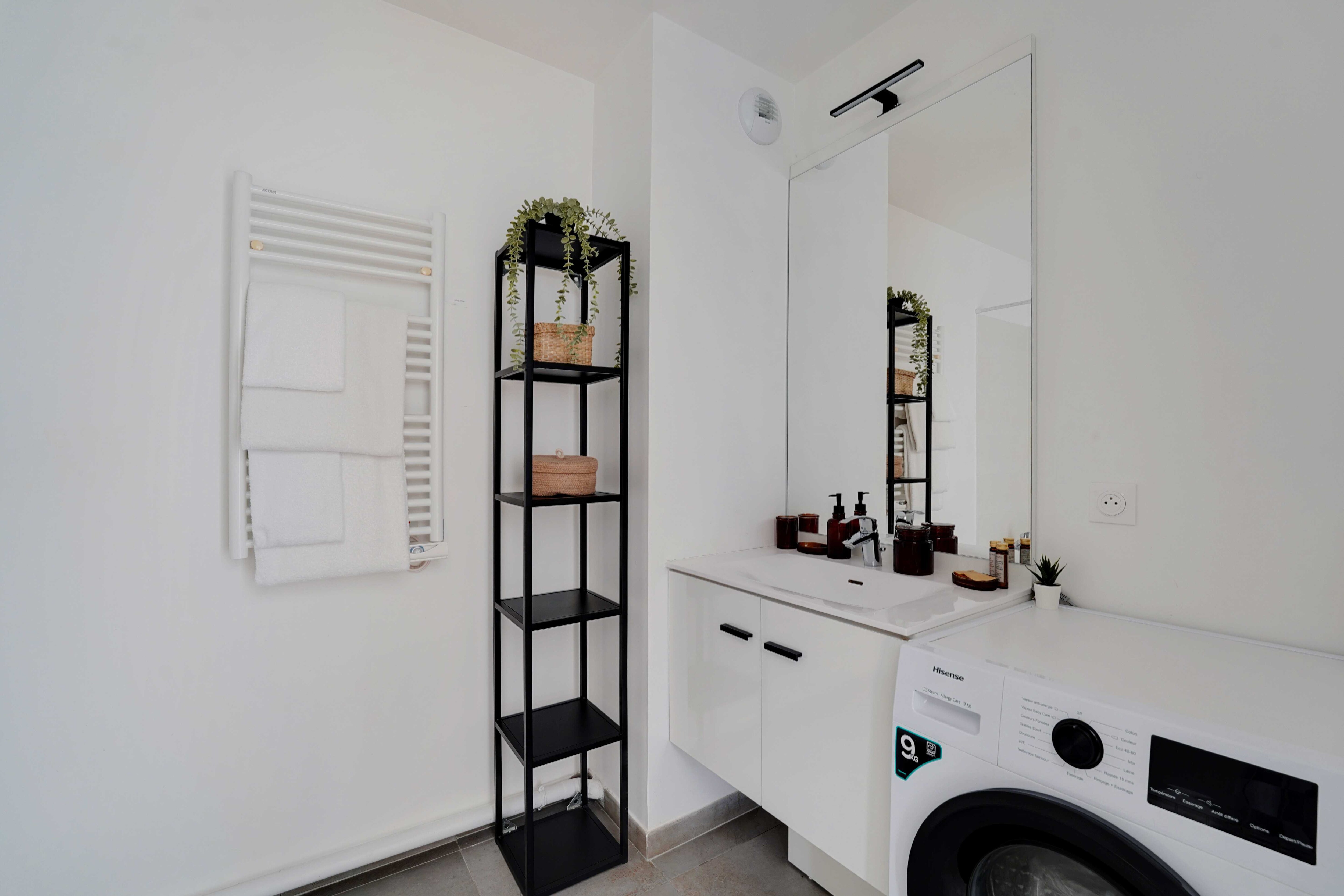 Stylish Flat with Terrace & Balcony Views — Puteaux La Défense •⁠ ⁠ Mobility Lease