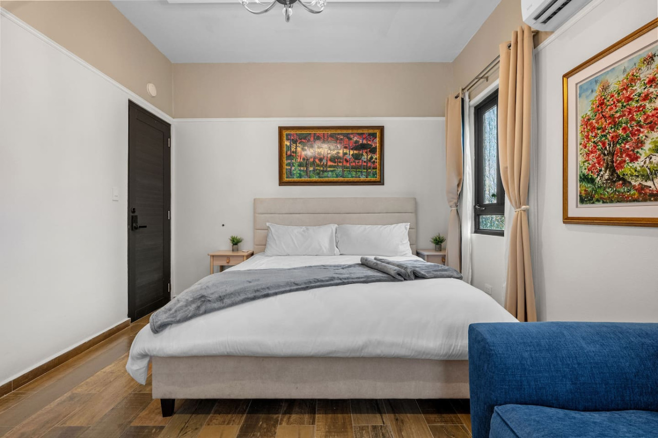 Modern Estate by beach, hot tub, power back up