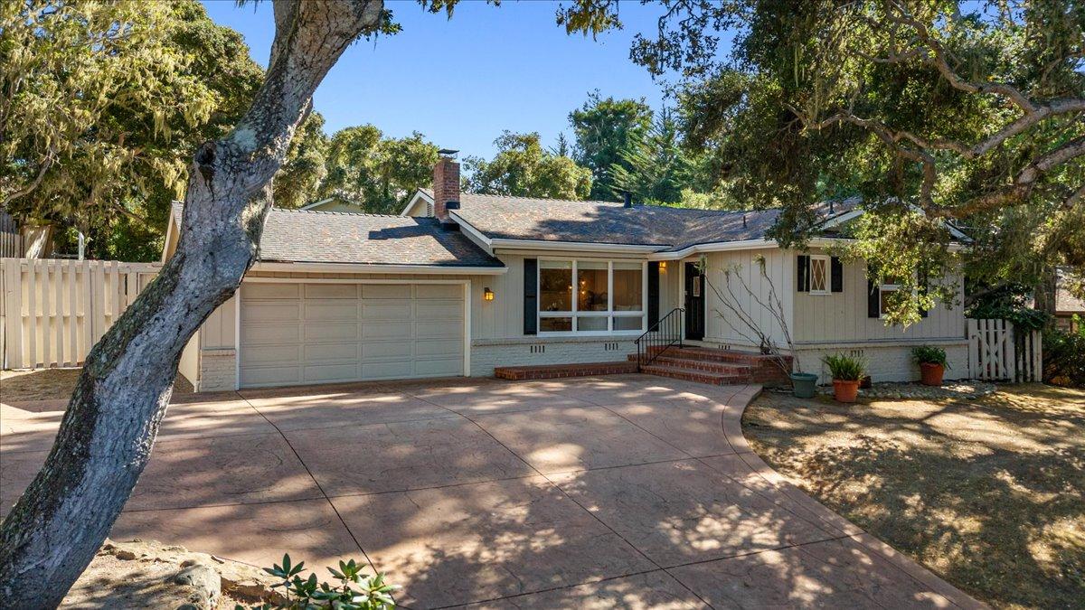 Welcome to 'Pebble Beach Forest Getaway'! Welcome to 'Pebble Beach Forest Getaway'!