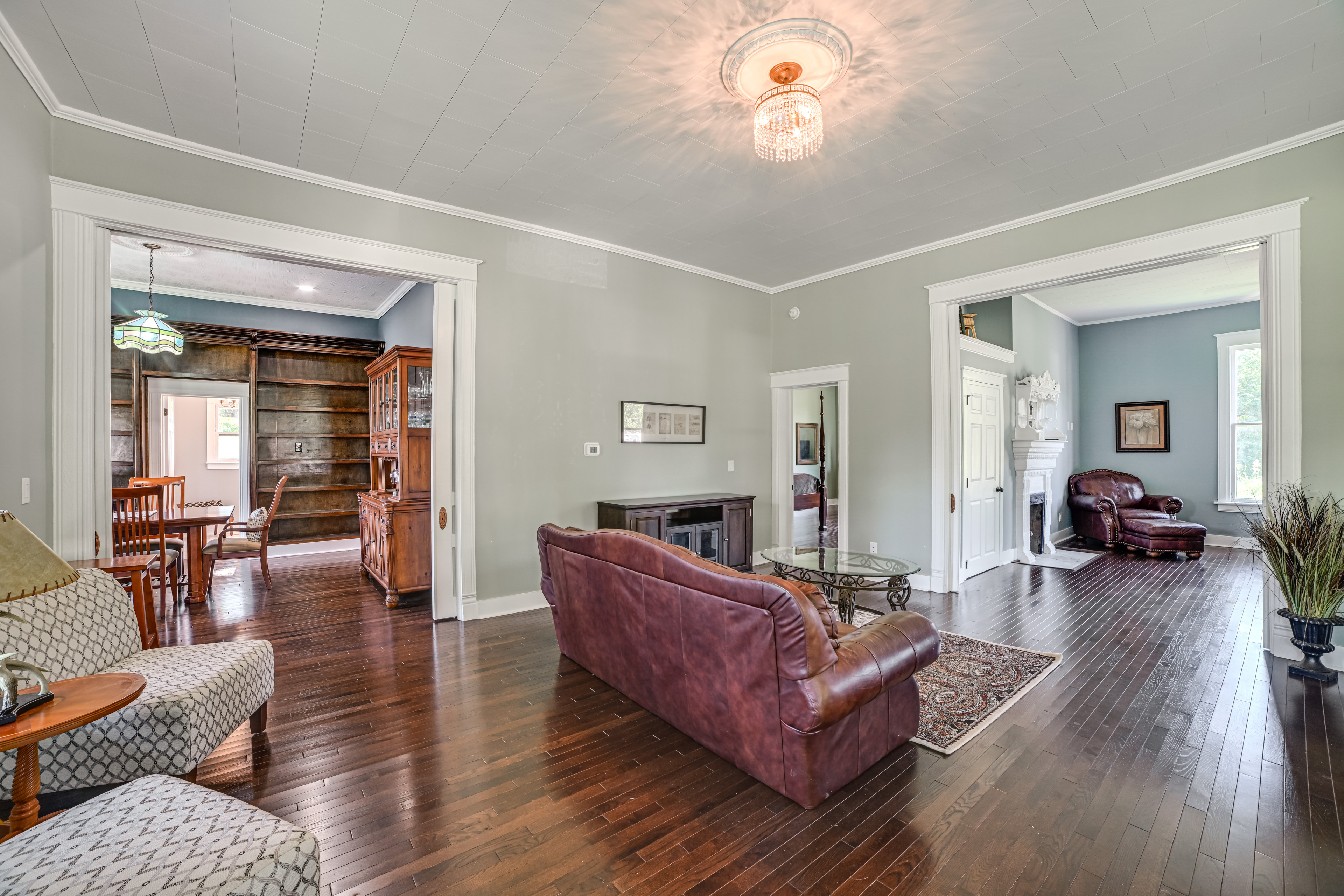 9 Mi to Kentucky Lake: Spacious Victorian Home!