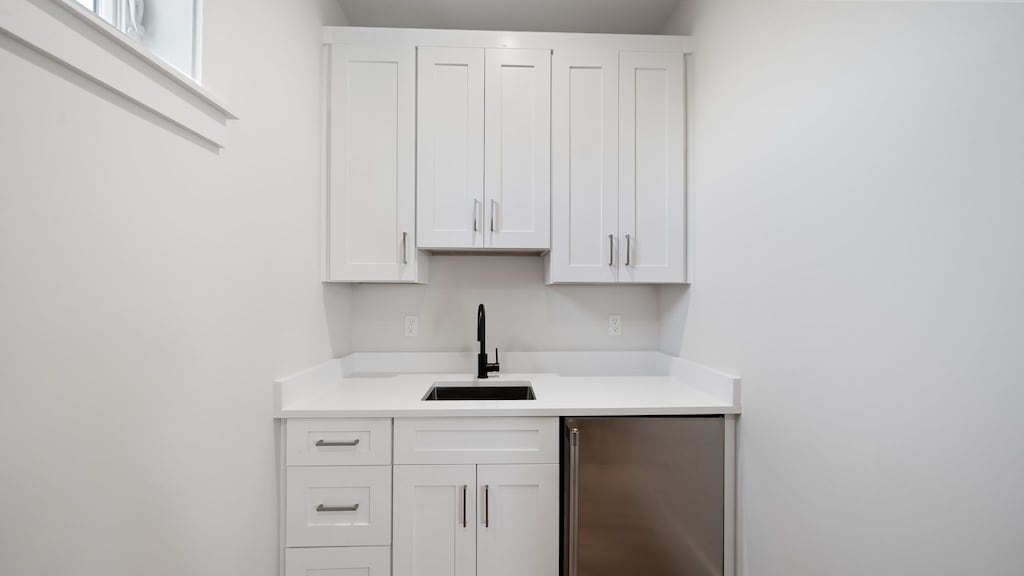 Sand Wand | Primary King Ensuite | Wet Bar | 3rd Floor