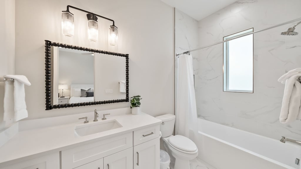 Sand Wand | Southeast King Ensuite Bathroom | 2nd Floor