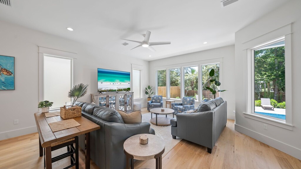 Sand Wand | Luxury Living Space | Queen Sofa Bed | Streaming TV | Pool Views