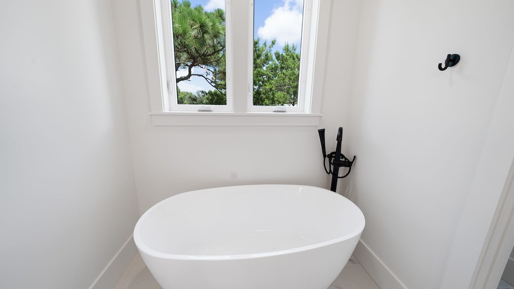 Sand Wand | Primary King Ensuite Bathroom | 3rd Floor