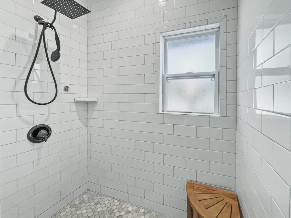 Pinewood Cottage | King Master Shower