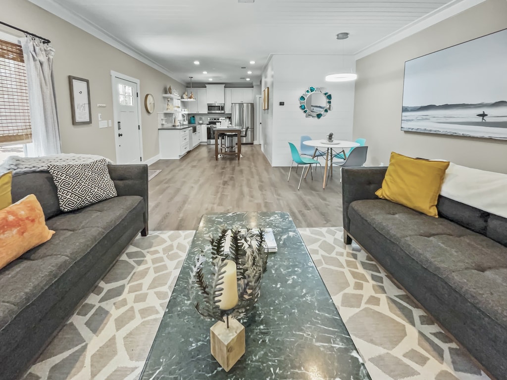 Pinewood Cottage | Main Living Area