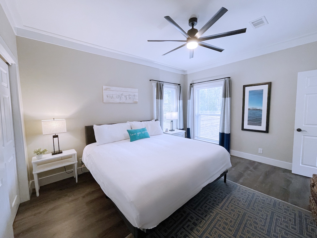 Pinewood Cottage | King Master Bedroom