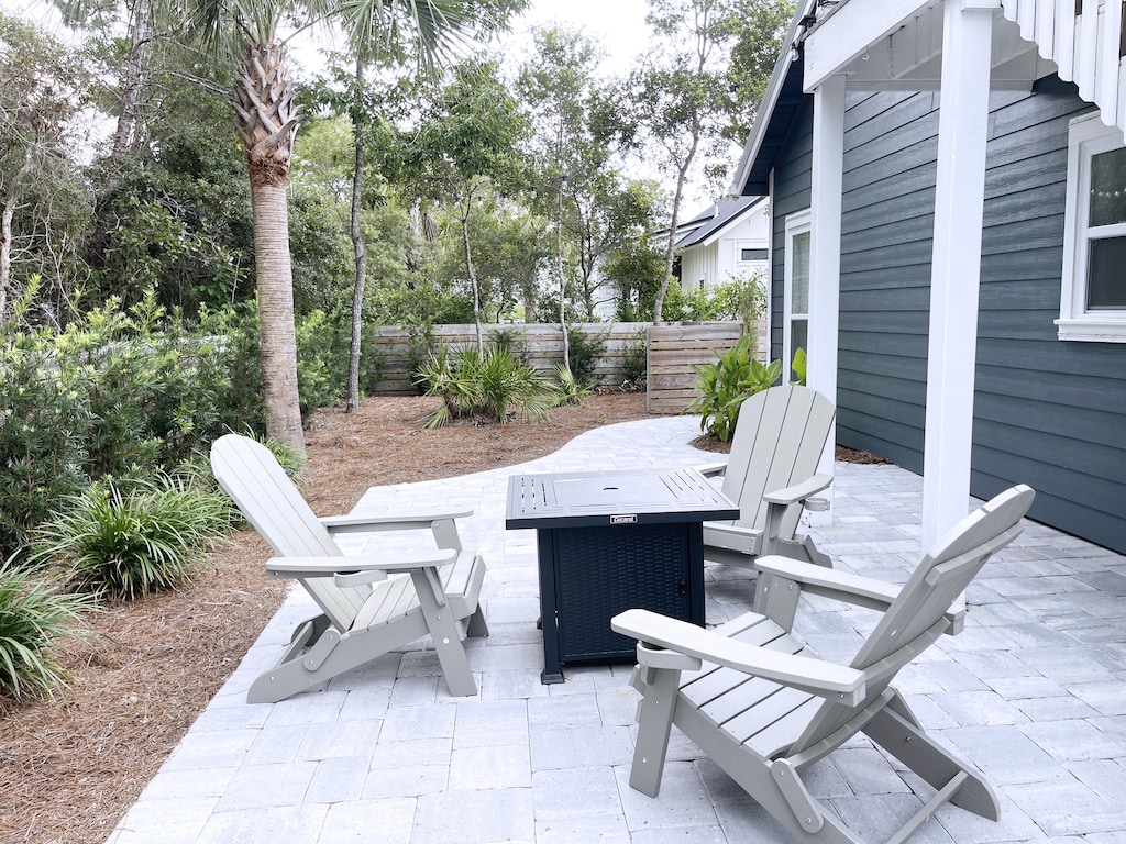 Pinewood Cottage | Outdoor Sitting Area