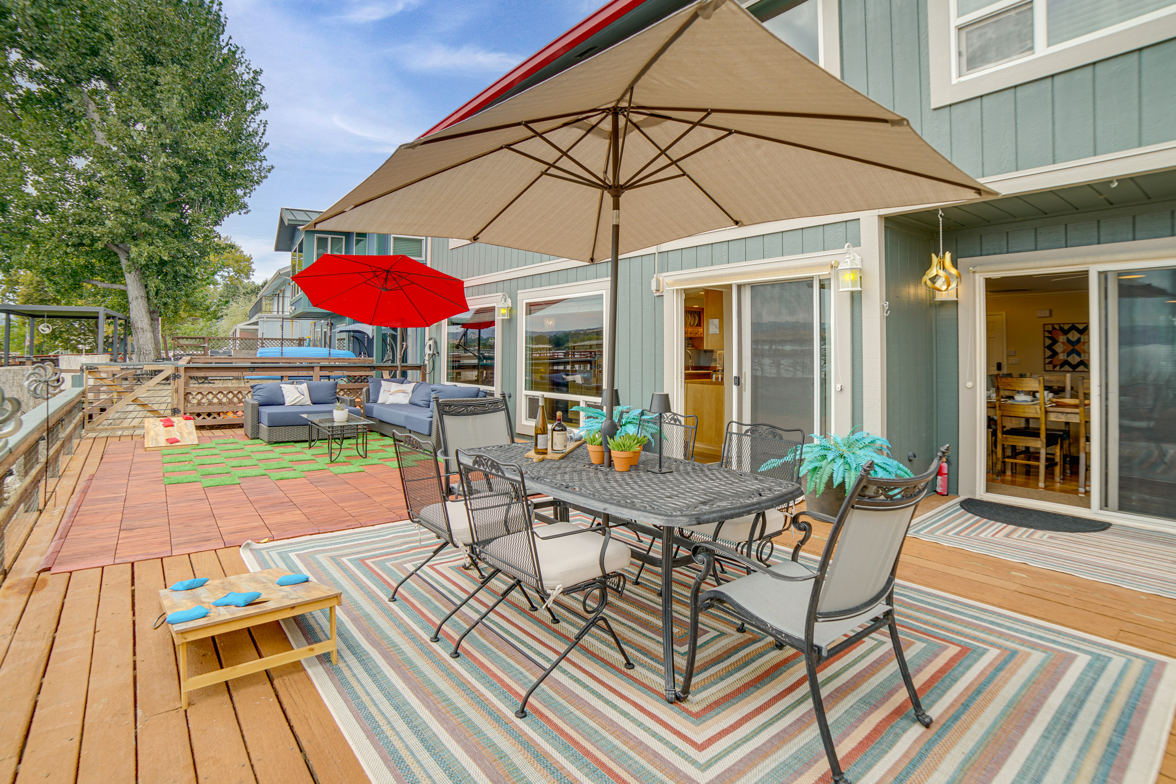 Waterfront Clear Lake Home w/ Game Room & Deck!