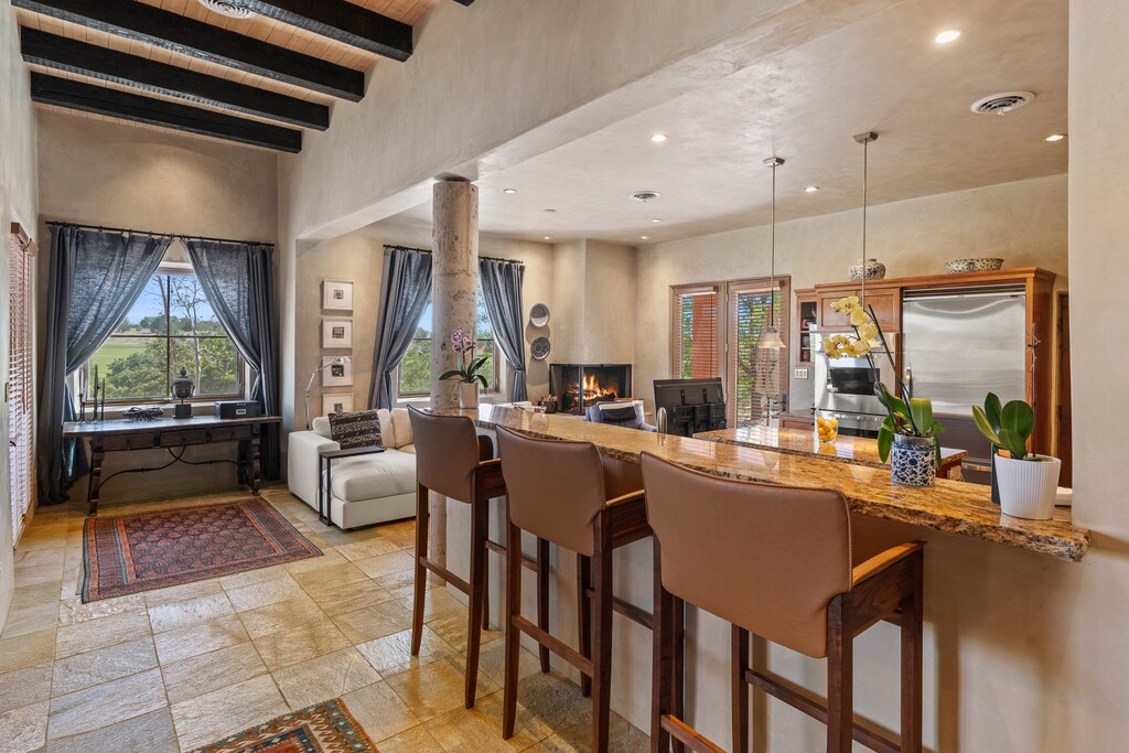 Kitchen and Counter Seating