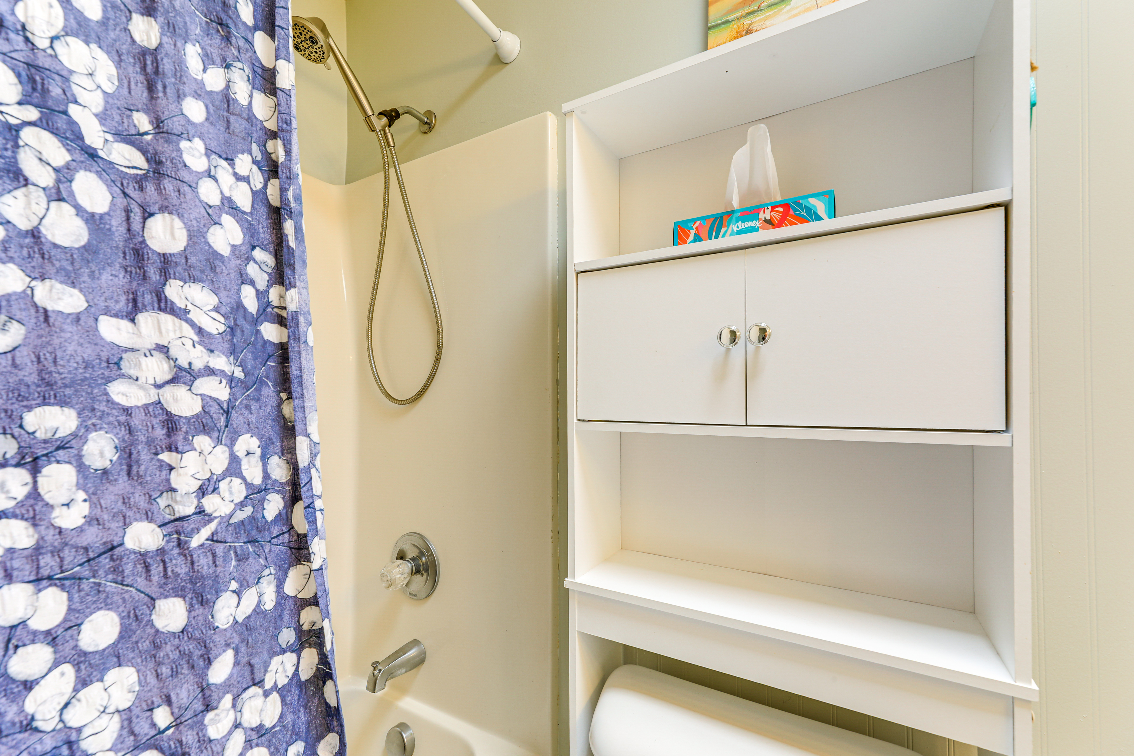 7 Mi to Swansboro Boardwalk: Hubert Rental w/ Yard