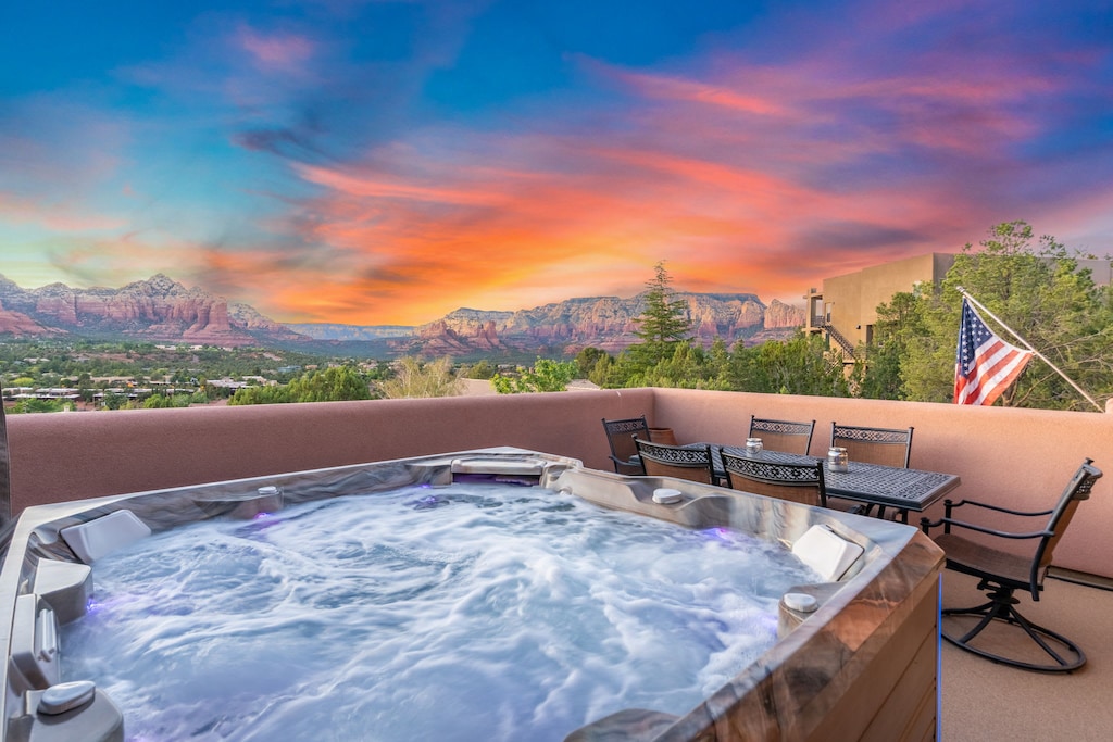 Upper Patio Hottub with 180 degree Red Rock Views