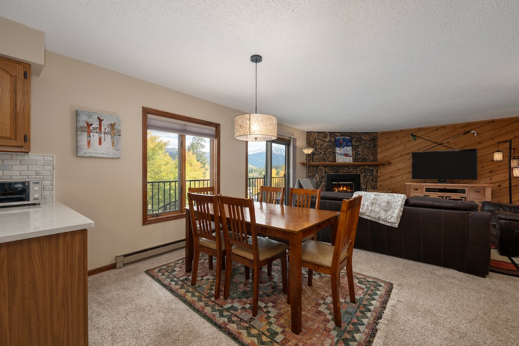 SWP Timber Run Evergreen 8 dining and living area