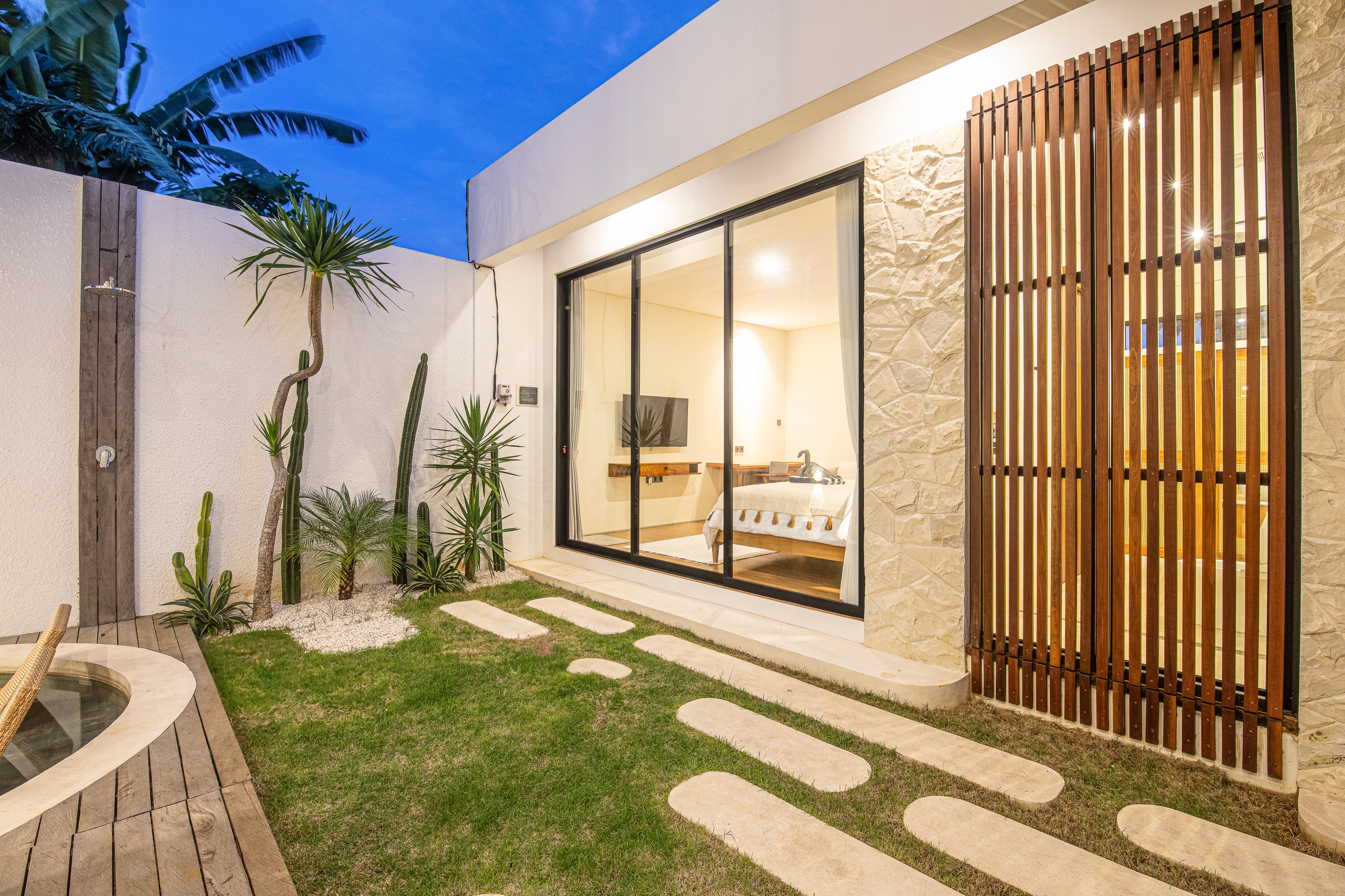 Elegant Modern 2BR Villas • Walk to Canggu Hotspot