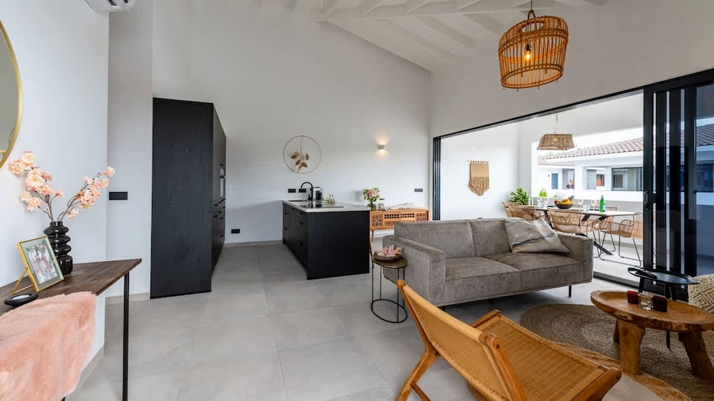 Luxury 2-bedroom Apartment on Curacao with Pool, 2