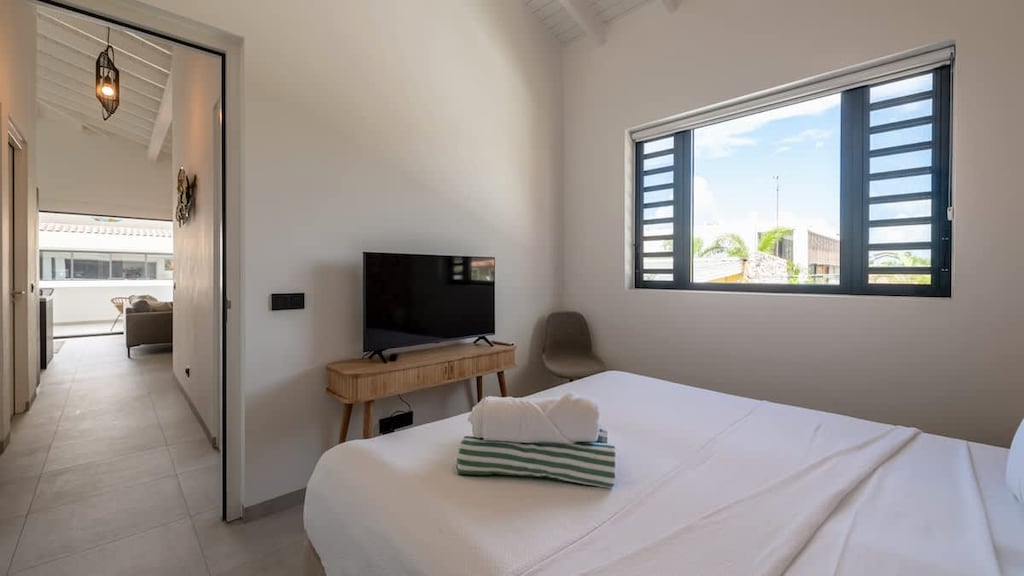 Luxury Apartment for Rent in Curacao with Two-bedrooms and Pool Access, Photo 21