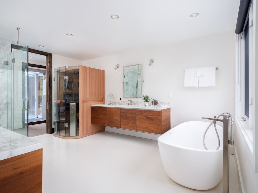 Downstairs King Ensuite