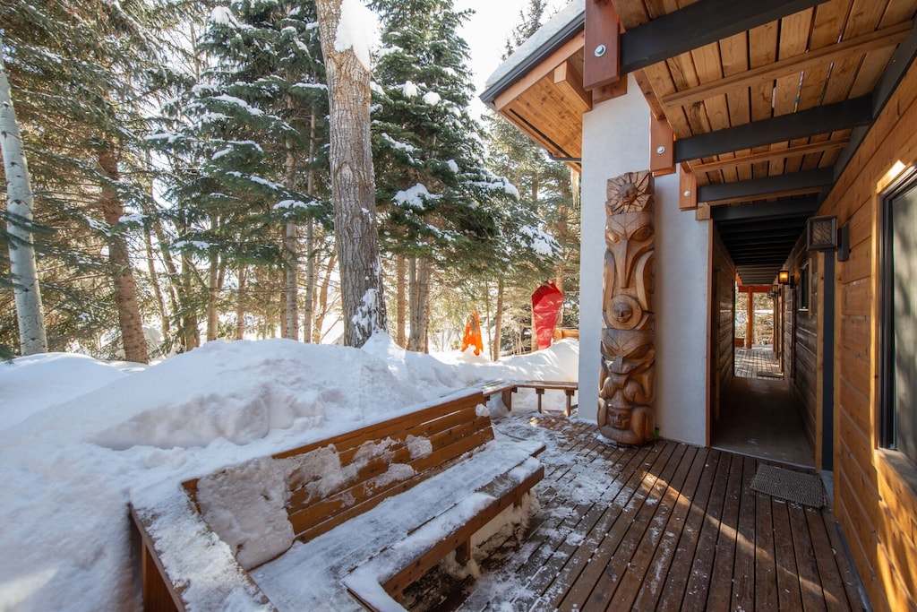 Shared Deck for Unit 4, this level, 
and Unit 8 above