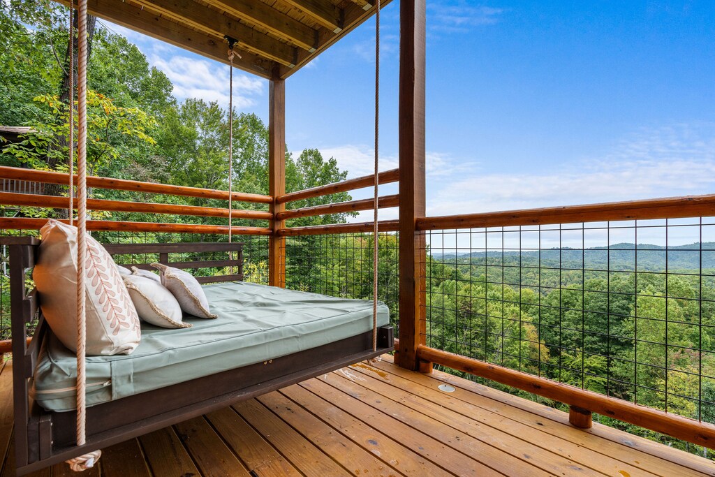 otter-be-swimming-47