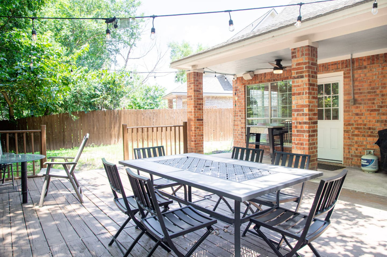 Lone Star Haven ~ Minutes from Campus & Perfect for Game Day!