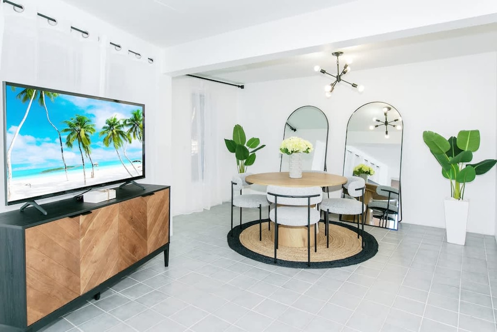 Bright, airy space w/ large TV, stylish dining & lush plants. Your perfect getaway awaits!