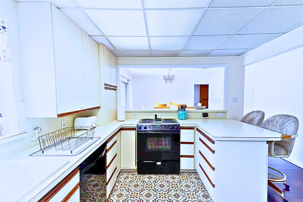 KItchen (oven, dish washer, refrigerator/freezer-we do not offer an ice machine or filtered water on refrigerator)