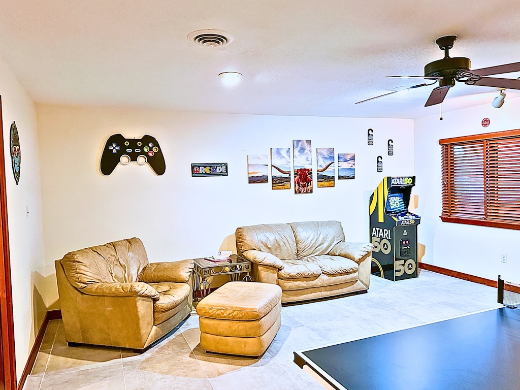 Unleash the Fun: Arcade Machine with Over 12 Thrilling Games!