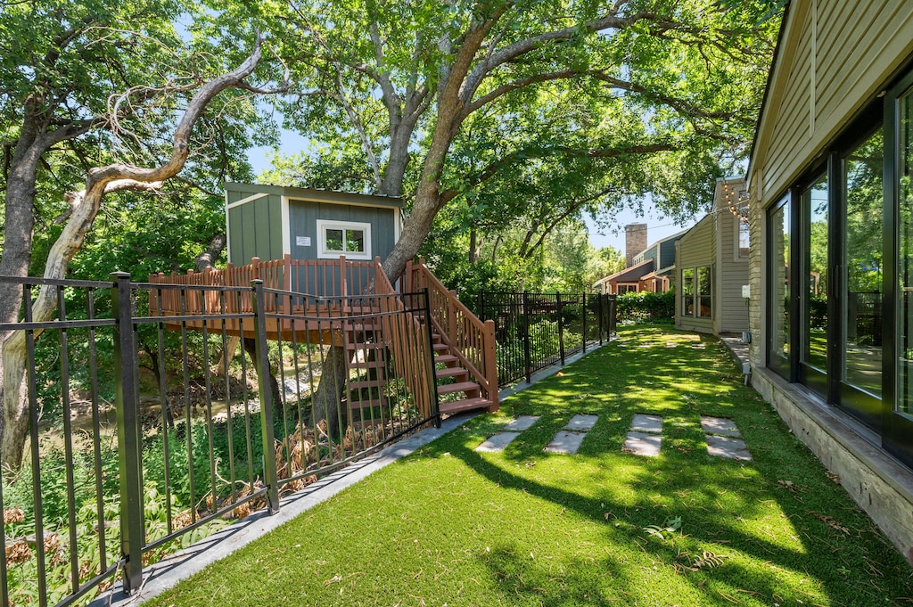 Secret Treehouse Bungalow!! Joyful surprise extra bedroom!