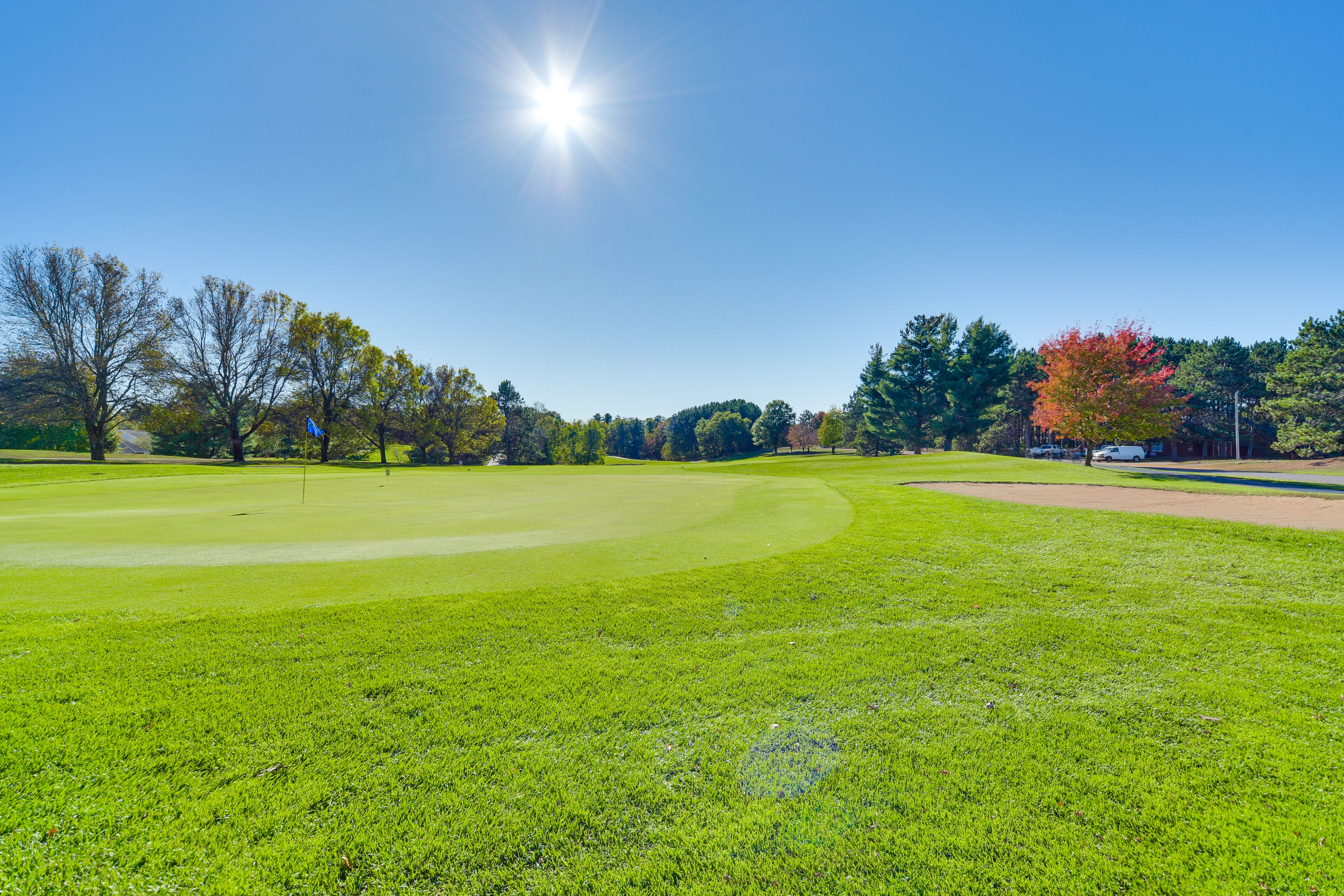 Lake Days, Links & Trails! Danbury Cottage
