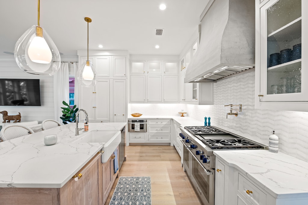 First Floor: Kitchen