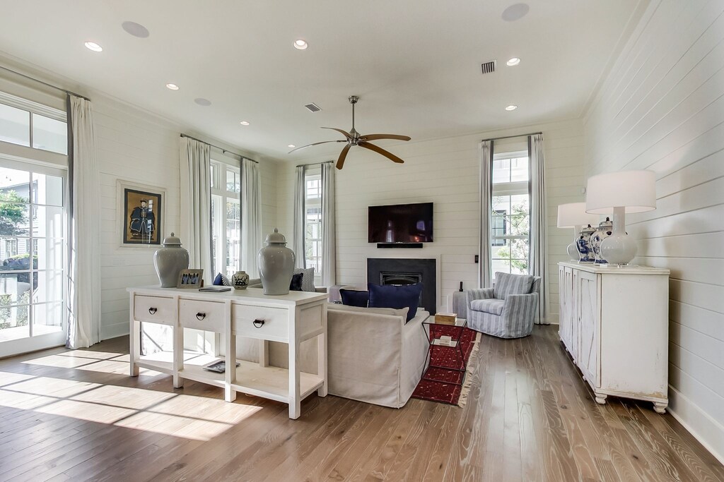 First Floor: Living Area