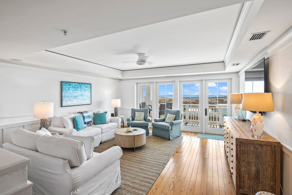 Second Floor: Living Area