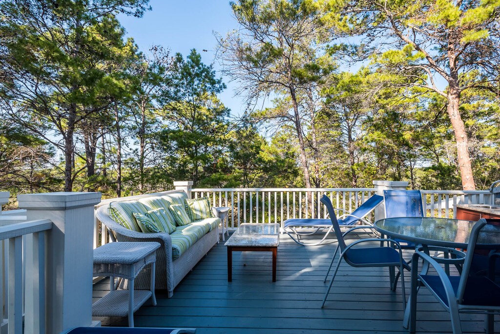 Second Floor: Deck