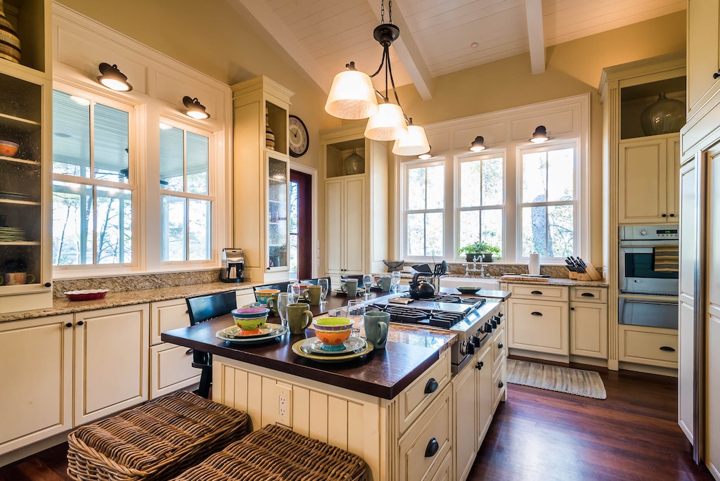 First Floor: Kitchen