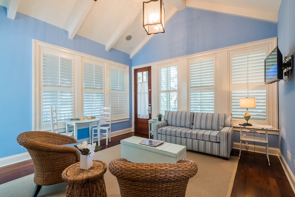 Carriage House: Living Area