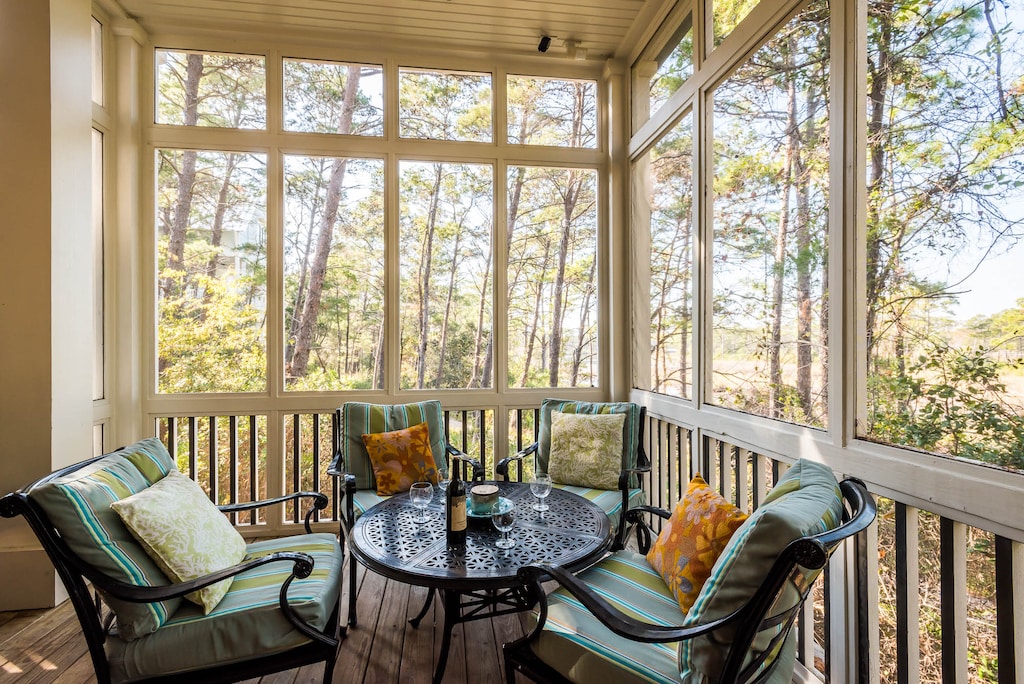 First Floor: Screened Porch