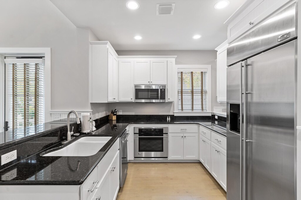 First Floor: Kitchen